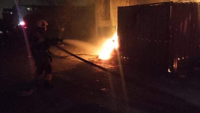 Arsuz’da müstakil evden alevler yükseldi