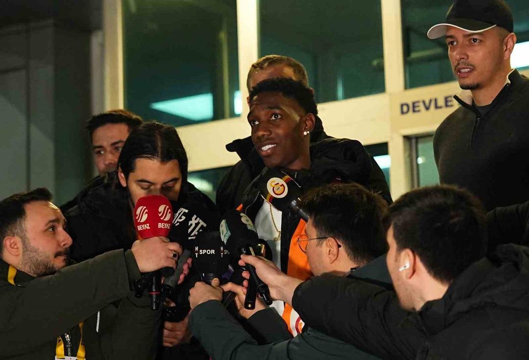 Galatasaray&rsquo;ın yeni transferi Yaser Asprilla, İstanbul&rsquo;a geldi 1