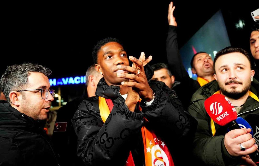 Galatasaray&rsquo;ın yeni transferi Yaser Asprilla, İstanbul&rsquo;a geldi 2