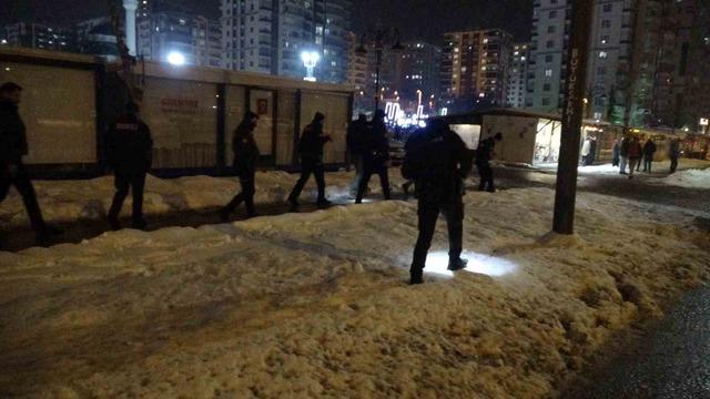 Malatya&rsquo;da husumetlilerin bı&ccedil;aklı kavgasında: 2&rsquo;si ağır 3 kişi yaralandı 1