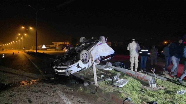 Aydınlatma direğine &ccedil;arpan otomobil takla attı: 1 yaşındaki bebek &ouml;ld&uuml;, anne ve baba yaralandı 1