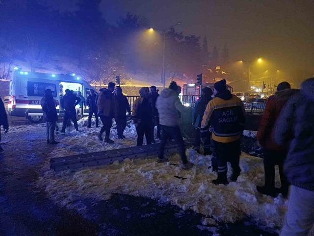 Kahramanmaraş&rsquo;ta otomobil k&ouml;pr&uuml;den u&ccedil;tu 1&rsquo;i ağır 4 kişi yaralandı 1