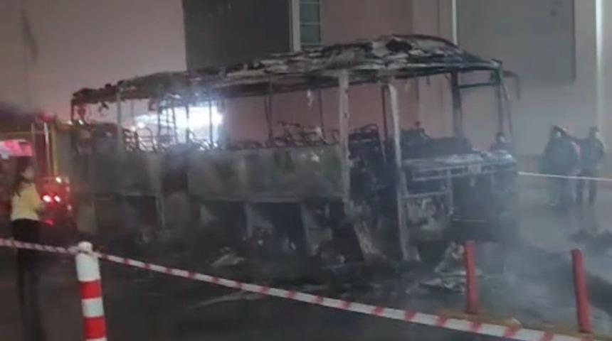 Otob&uuml;s alev topuna d&ouml;nd&uuml;