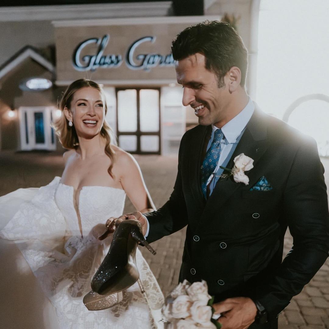 Yasemin Kay Allen eski FBI Ajanı ile sessiz sedasız evlendi! Gelinliği tam not aldı 4