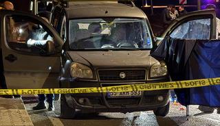 Yasak ilişki yaşadığı adamın boğazını kesip başına satırla vurarak katletti!