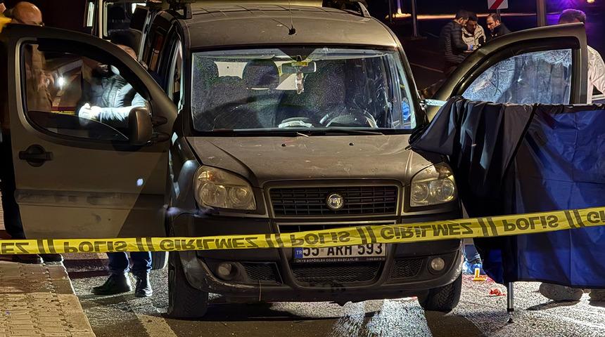 Yasak ilişki yaşadığı adamın boğazını kesip başına satırla vurarak katletti!