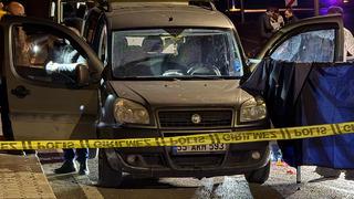 Yasak ilişki yaşadığı adamın boğazını kesip başına satırla vurarak katletti!