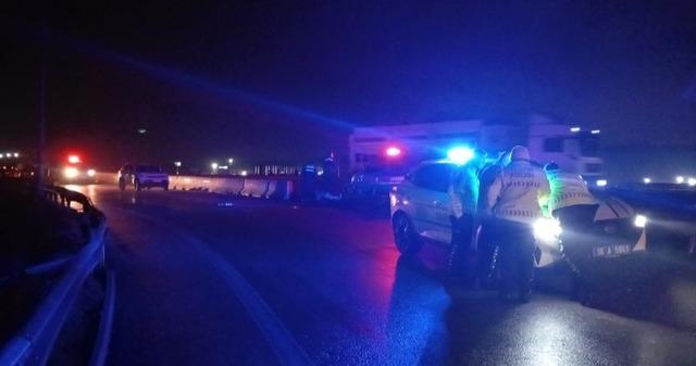 Bursa&rsquo;da sabah saatlerinde korkun&ccedil; kaza: Bariyerlere &ccedil;arpan ara&ccedil;ta 2 kişi ağır yaralandı 6