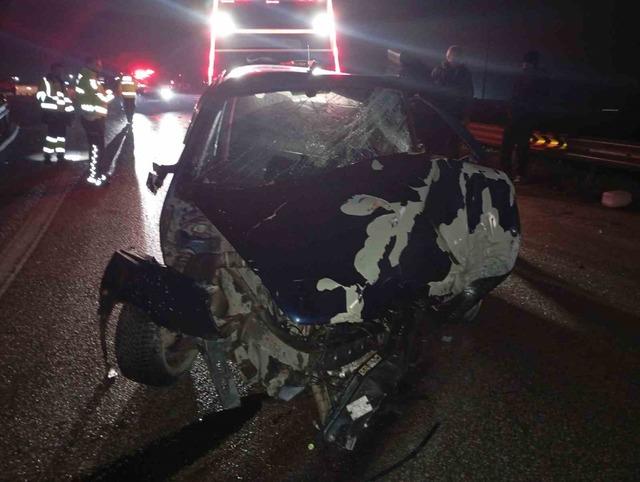 Bursa&rsquo;da sabah saatlerinde korkun&ccedil; kaza: Bariyerlere &ccedil;arpan ara&ccedil;ta 2 kişi ağır yaralandı 3