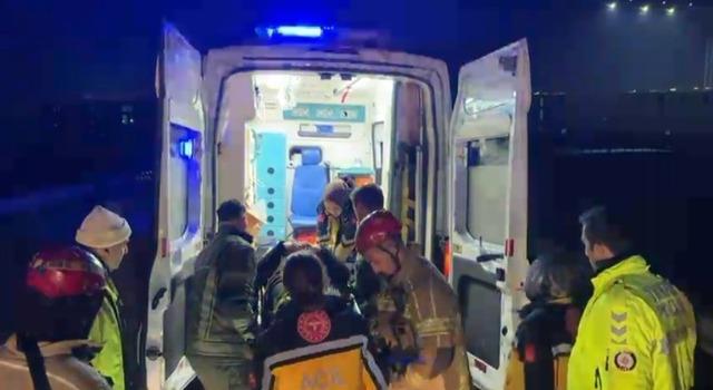 Bursa&rsquo;da sabah saatlerinde korkun&ccedil; kaza: Bariyerlere &ccedil;arpan ara&ccedil;ta 2 kişi ağır yaralandı 1