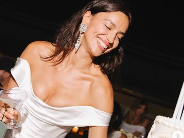 Deri kıyafetlerle cesur &ccedil;ekim! &ldquo;Neden bunu kabul ettin?&rdquo;