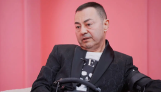 Korkutan anlar: Serdar Orta&ccedil; sahnede fena d&uuml;şt&uuml;