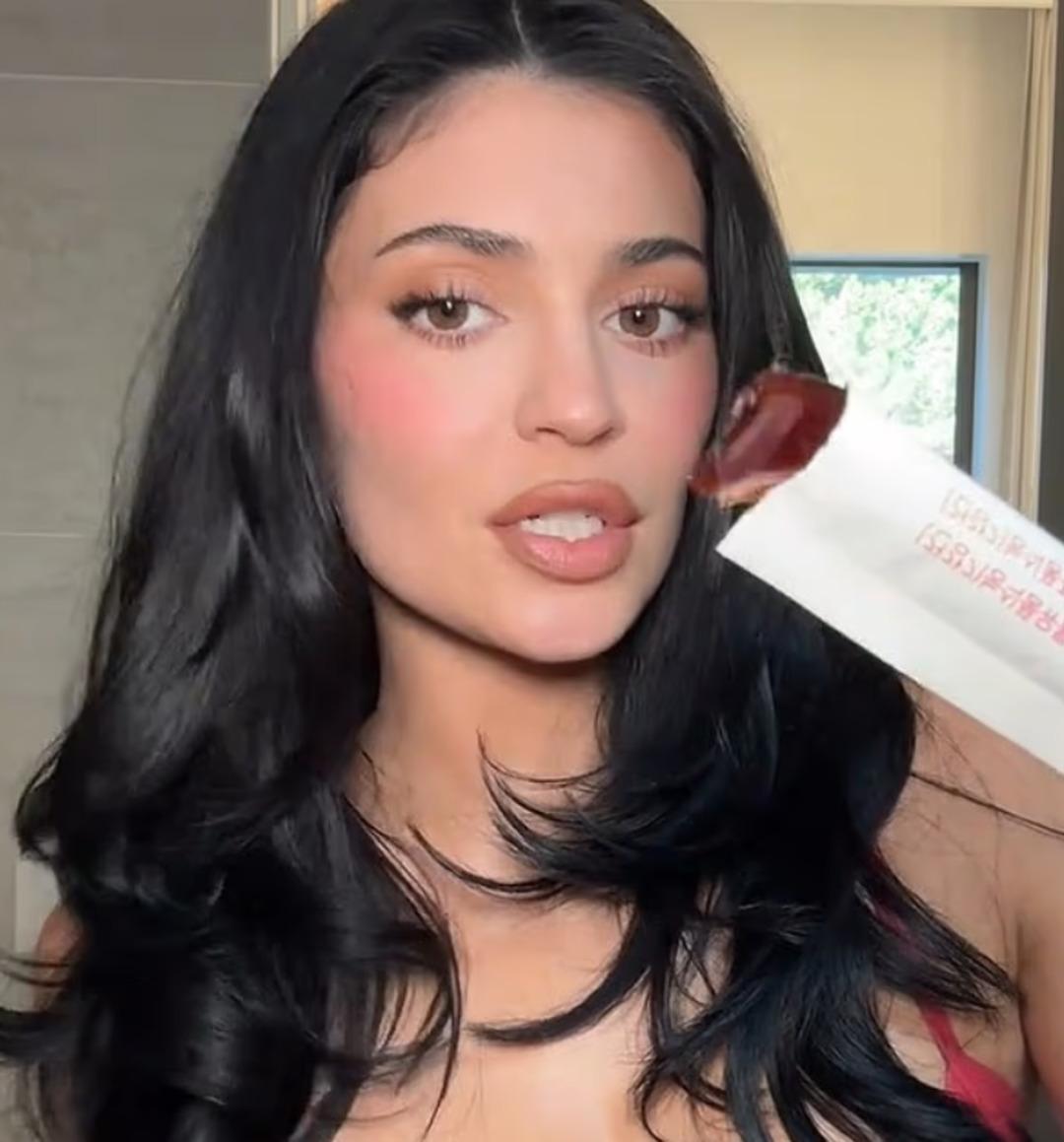 Kylie Jenner&rsquo;a tepki: TikTok&rsquo;ta o &uuml;r&uuml;n&uuml; yedi eleştiri yağdı 1