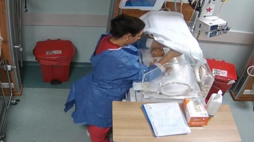 Bebeğe uyguladığı şiddet infial yaratmıştı! Tepki &ccedil;eken hemşireden yeni adım