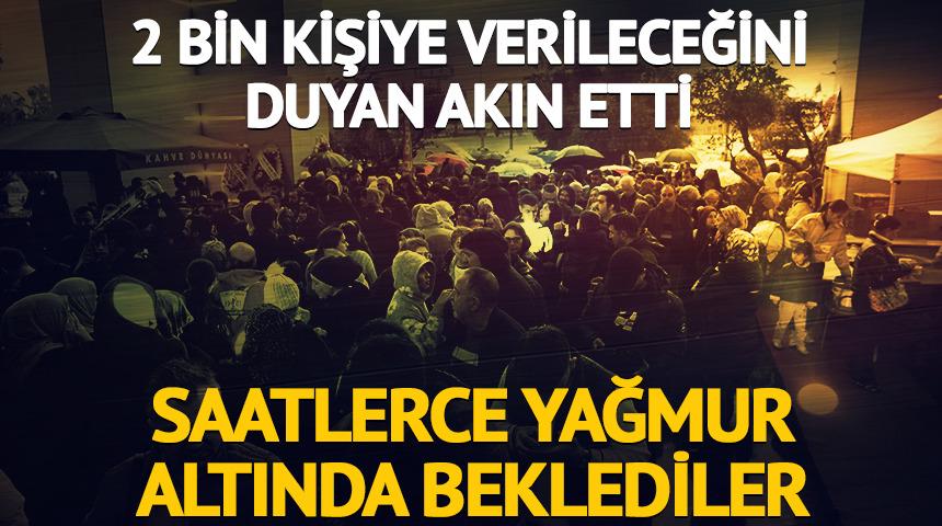 2 bin kişiye verileceğini duyan akın etti: Saatlerce yağmur altında...