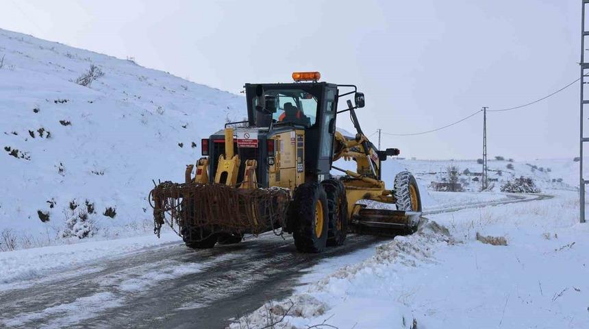 Sivas&rsquo;ta 493 yerleşim yerinin yolu ulaşıma kapalı
