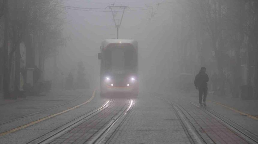 Eskişehirliler pazar sabahına sisle uyandı