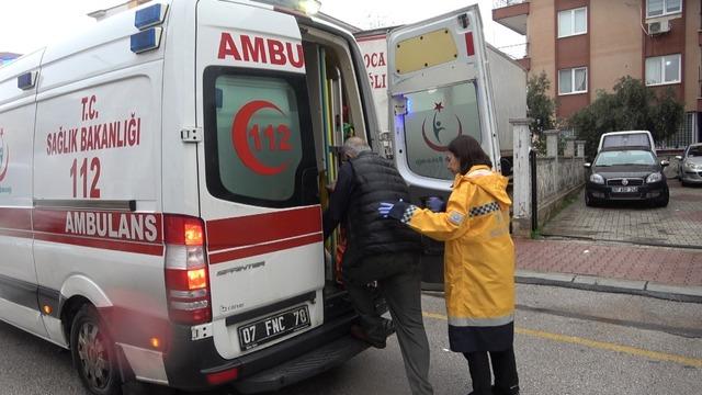 Yaşlı adamı komşuları evden &ccedil;ıkardı, yangın ucuz atlatıldı 6