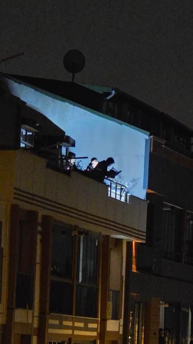 K&uuml;&ccedil;&uuml;k&ccedil;ekmece&rsquo;de &ccedil;atı katından d&uuml;şen adam hayatını kaybetti 1