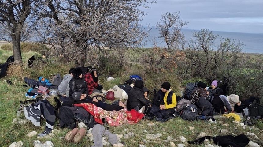 Ayvacık&rsquo;ta 39 ka&ccedil;ak g&ouml;&ccedil;men ile 1 g&ouml;&ccedil;men ka&ccedil;ak&ccedil;ısı ş&uuml;phelisi yakalandı