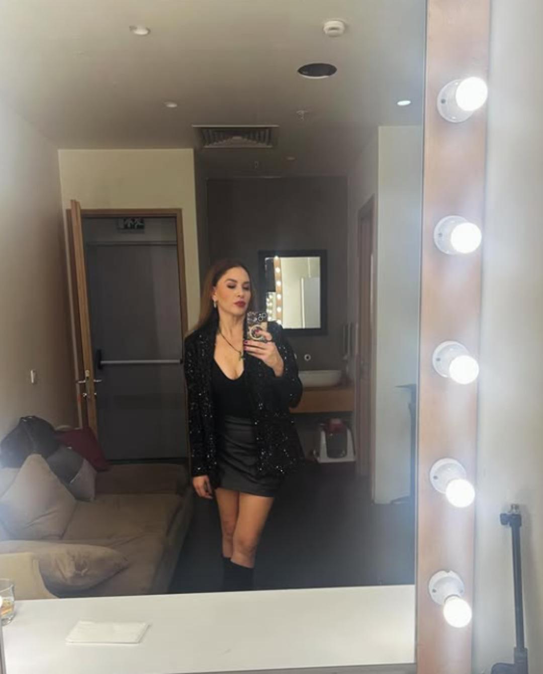 Evrim Alasya sevgilisiyle sahneye &ccedil;ıktı, şarkı s&ouml;yledi: Profesyonel değilim 1