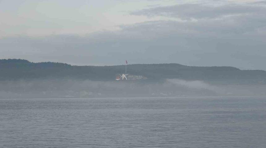 &Ccedil;anakkale Boğazı, sis sebebiyle gemi ge&ccedil;işlerine kapatıldı