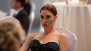 Evrim Alasya sevgilisiyle sahneye çıktı, şarkı söyledi: Profesyonel değilim