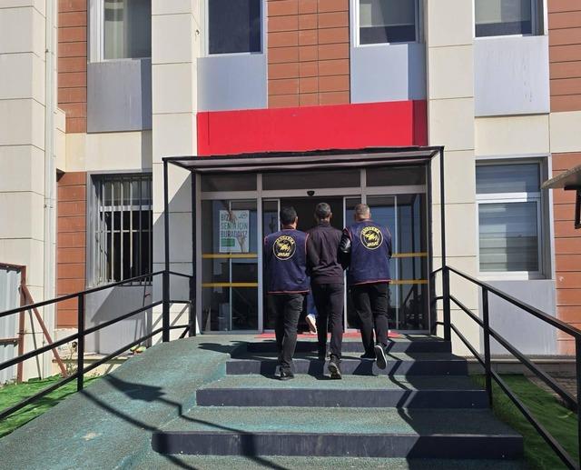 Kesinleşmiş 10&rsquo;ar yıl cezayla aranan 2 şahıs yakalandı 1