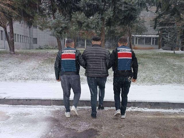 Kesinleşmiş 10&rsquo;ar yıl cezayla aranan 2 şahıs yakalandı