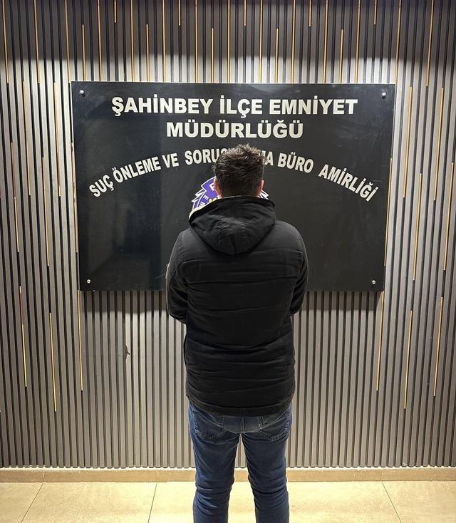 Gaziantep’te ruhsatsız 2 tüfek ile 8 tabanca ele geçirildi: 5 gözaltı 3