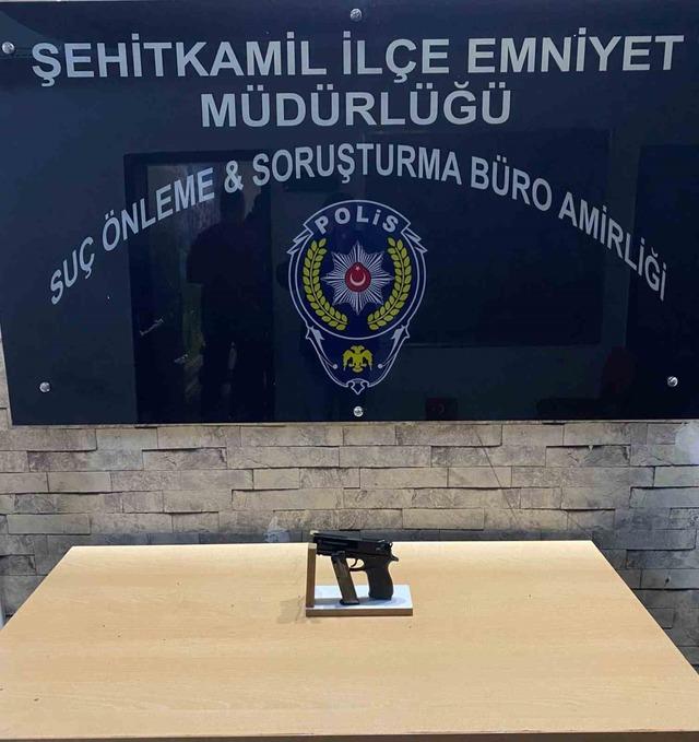 Gaziantep’te ruhsatsız 2 tüfek ile 8 tabanca ele geçirildi: 5 gözaltı 2