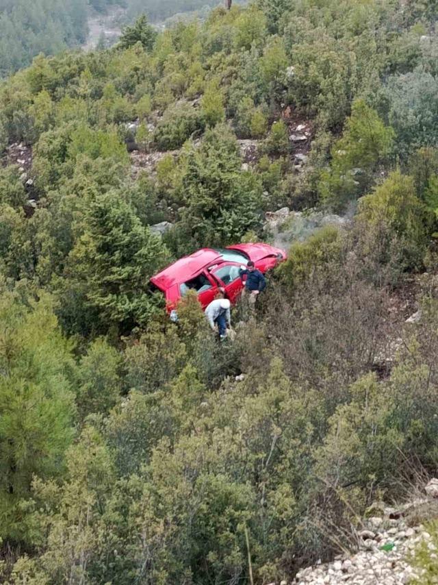Burdur&rsquo;da otomobil u&ccedil;uruma d&uuml;şt&uuml;: 1 yaralı 2