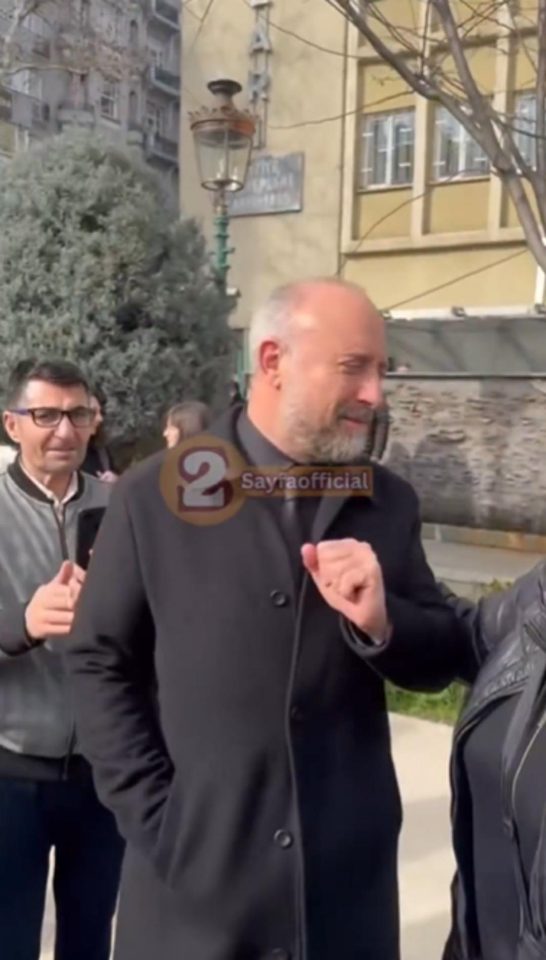 Cenazede Halit Ergenç le fotoğraf yarışı! Poz vermek istemeyince... 2