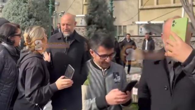 Cenazede Halit Ergenç'le fotoğraf yarışı! Poz vermek istemeyince...