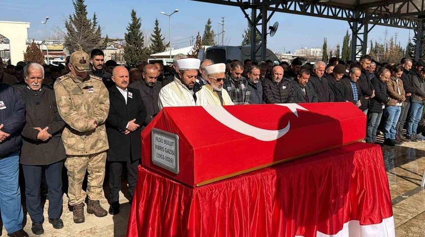 Buzda d&uuml;şerek ağır yaralanan Kıbrıs gazisi hayatını kaybetti