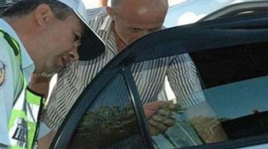İETT otobüsünden binek araçlara, polis denetime başladı