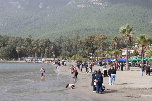 Güneşli hava sahilleri doldurdu 3
