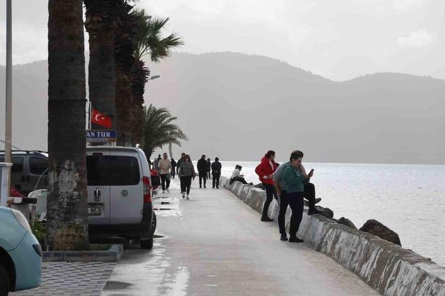 G&uuml;neşli hava sahilleri doldurdu 5