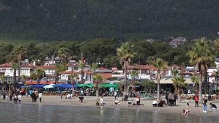 Güneşli hava sahilleri doldurdu