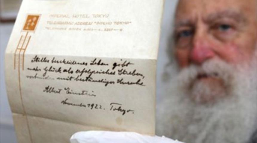 Einstein'ın mutluluk formülleri 1 milyon 560 bin dolara satıldı