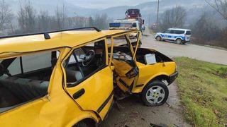 Karabük’te otomobil demir bariyere çarptı: 1 yaralı