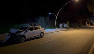 Gazipaşa&rsquo;da park halindeki otomobile &ccedil;arpan s&uuml;r&uuml;c&uuml; ka&ccedil;tı