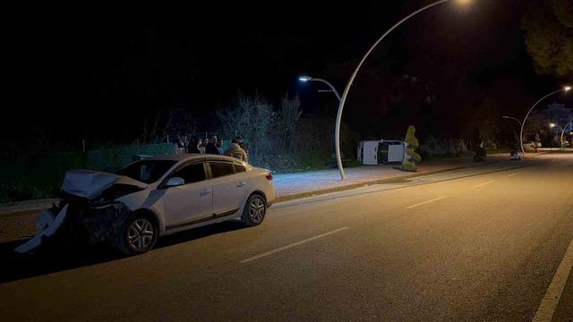 Gazipaşa’da park halindeki otomobile çarpan sürücü kaçtı