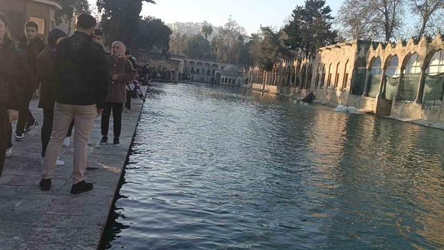 G&uuml;neşi g&ouml;ren soluğu Balıklıg&ouml;l&rsquo;de aldı 2