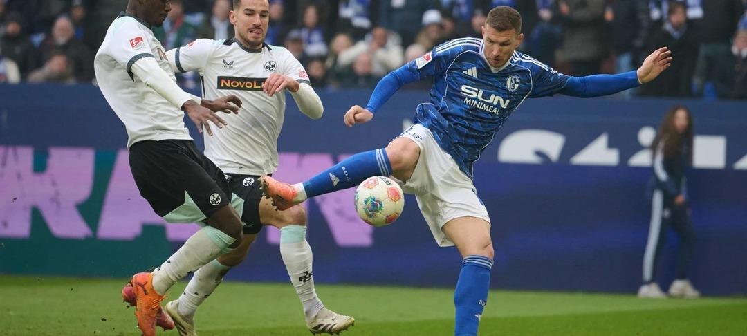 Schalke - Kaiserslautern ma&ccedil;ına Edin Dzeko ve Kenan Karaman damgası! İpten aldılar 2