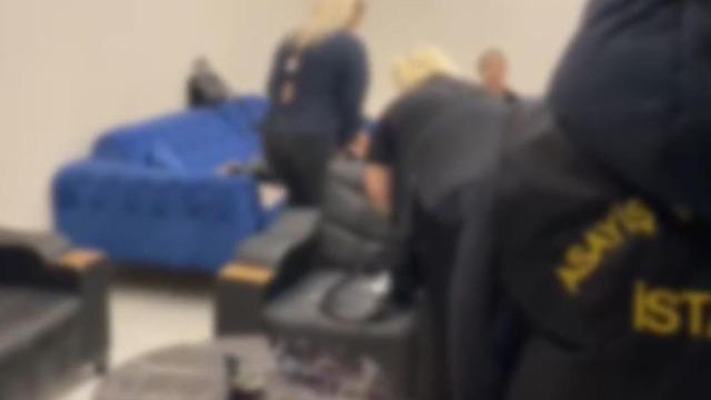 Masaj salonlarına fuhuş operasyonu