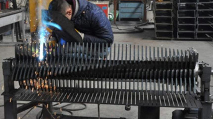 Haşhaş hasadından bunalan makine ustası 'Haşhaş Biçerdöveri' yaptı