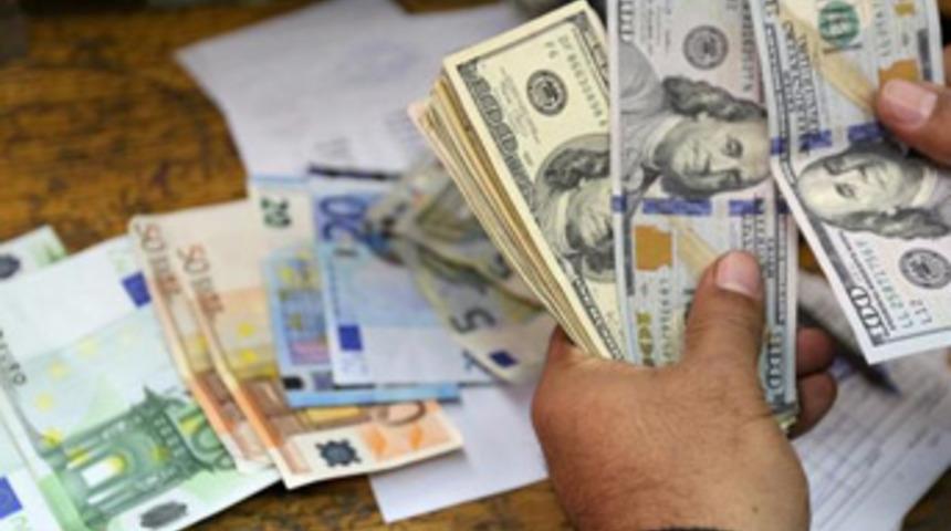 Euroda yeni zirve, dolar rekora yaklaştı