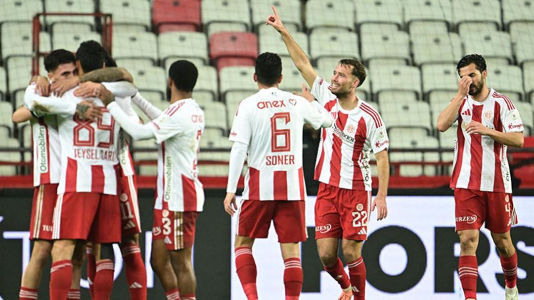 Antalyaspor Sami Uğurlu ile 7 haftalık galibiyet hasretine son verdi!  1