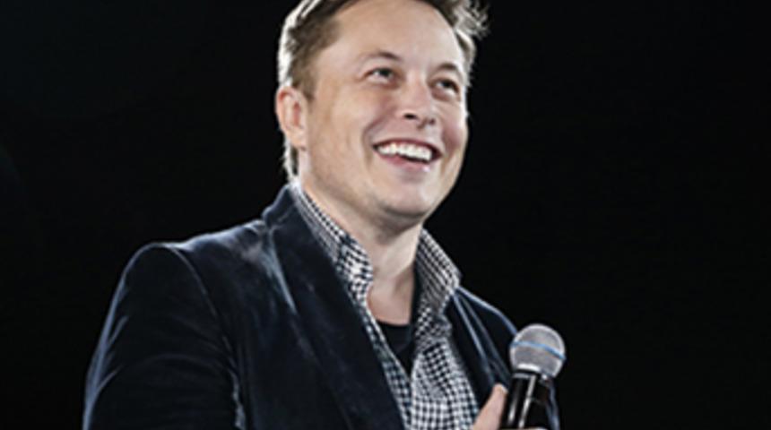 Elon Musk geleceğin kamyonunu tanıttı